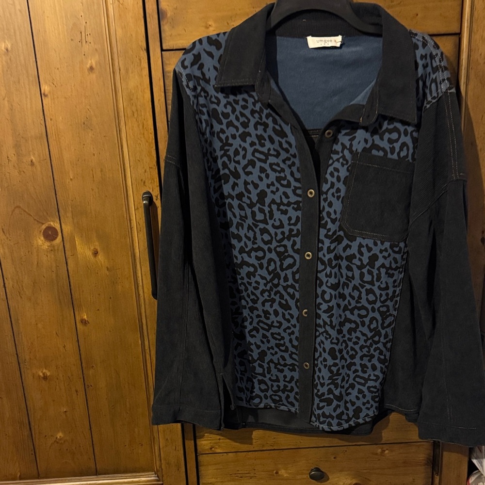 NWT Umgee Textured corduroy Animal Print in Black and Navy Blue